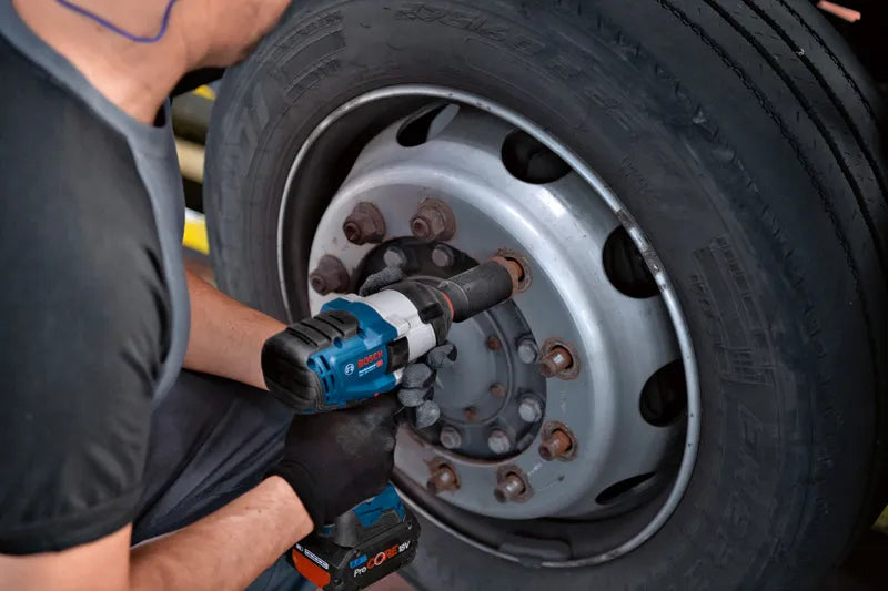 دريل فك وربط لقم شحن 18 فولت عزم 1050 نيوتن 3/4 بوصة + 2 بطارية من بوش – موديل GDS 18V-1050 H – كود 06019J8522