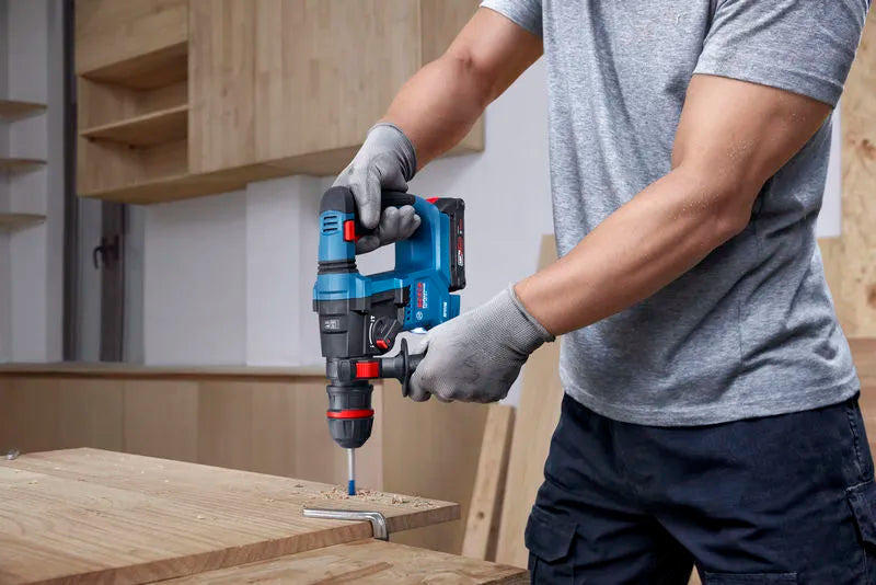 Bosch Cordless Rotary Hammer with ONECHUCK 18 V , 1.5 J , Without Battery - 0611927100